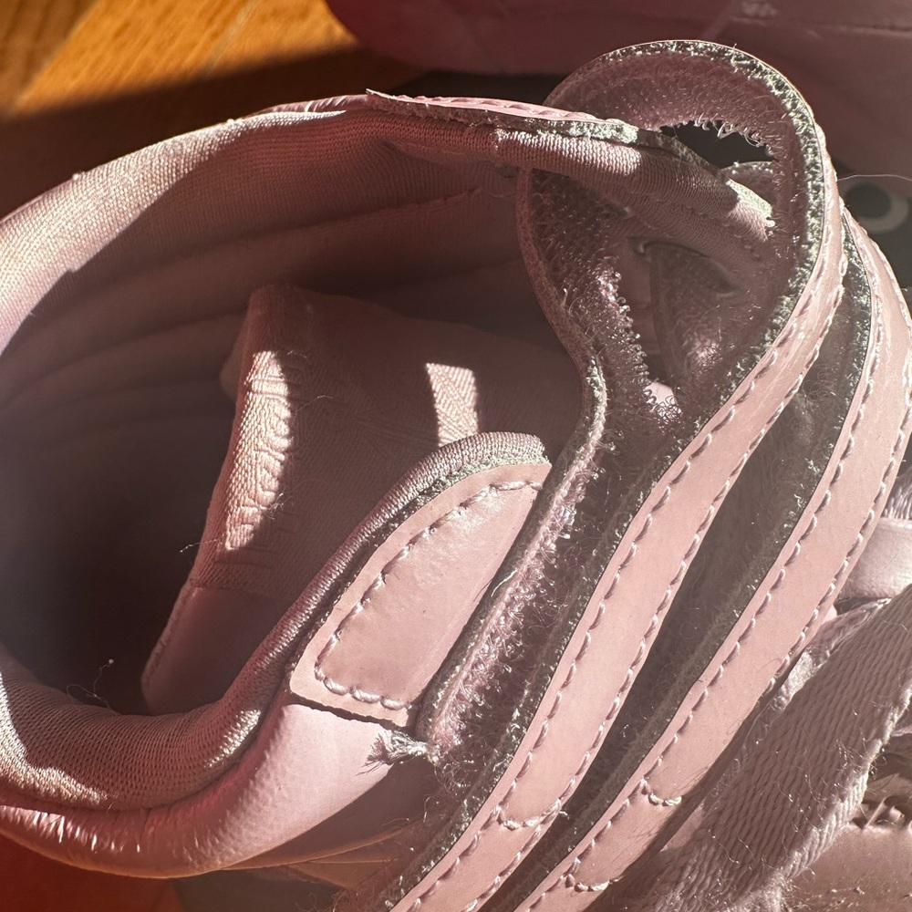 - 💕pink Reebok bottles 💕💕 - Picture 2 of 2